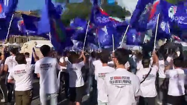 Centrodestra, le bandiere di Gioventù nazionale a Piazza del Popolo