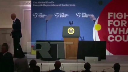 الكاميرات ترصد جو بايدن فى موقف محرج جدا