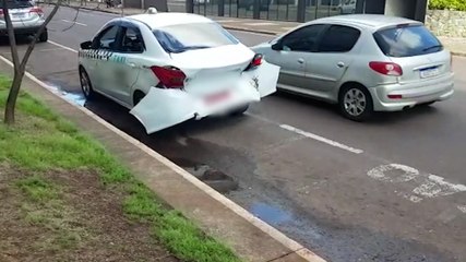 Veículos se envolvem em acidente na frente da Sede da Transitar