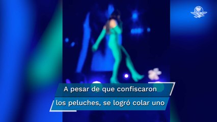 Dua Lipa patea peluche de Dr. Simi en su concierto del Foro Sol