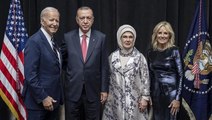 Cumhurbaşkanı Erdoğan ve ABD Başkanı Biden'dan eşleriyle birlikte hatıra fotoğrafı