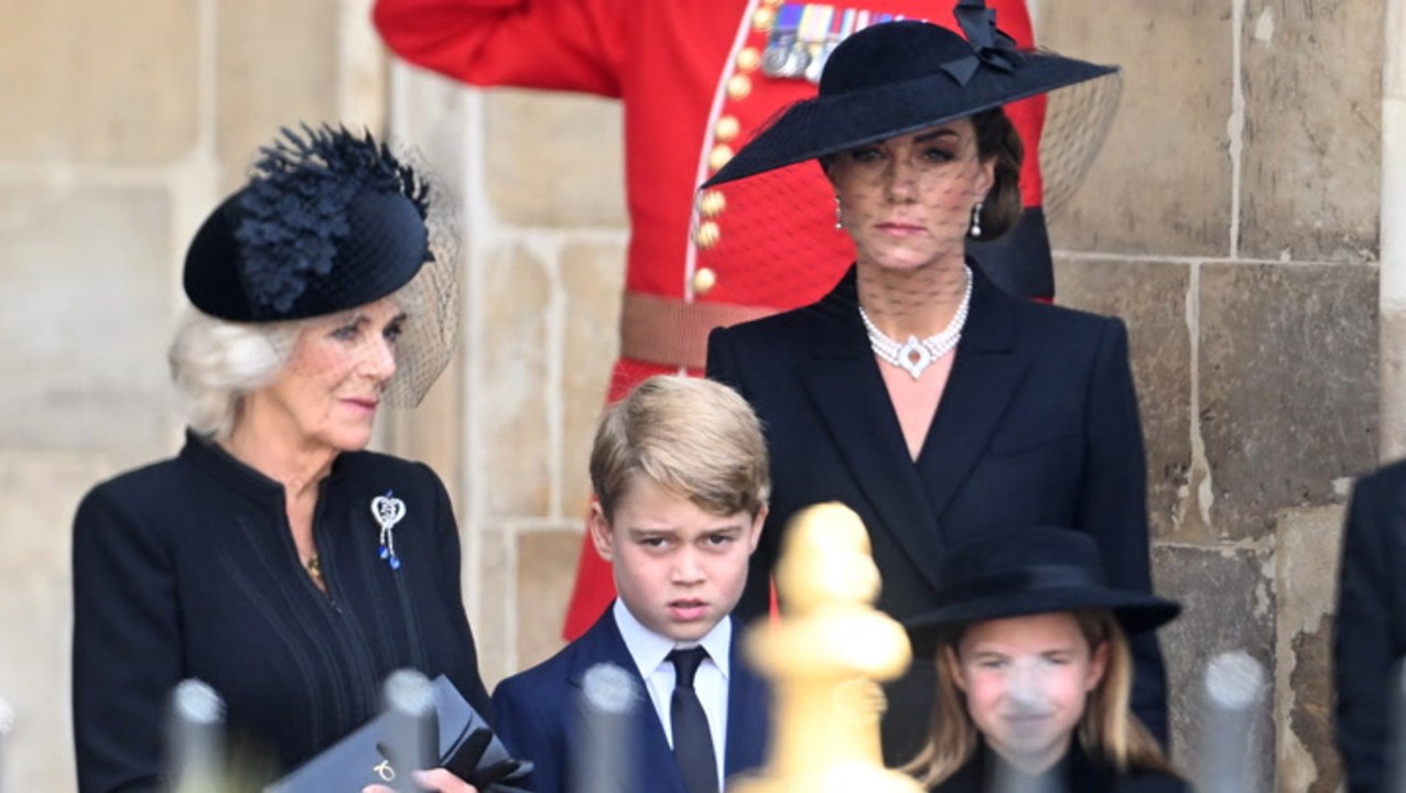 Lippenleser enthüllt: Diesen Befehl gab Camilla Herzogin Kate bei Beerdigung