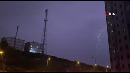 Kayseri gündem haberi... Kayseri'de geceyi şimşekler aydınlattı