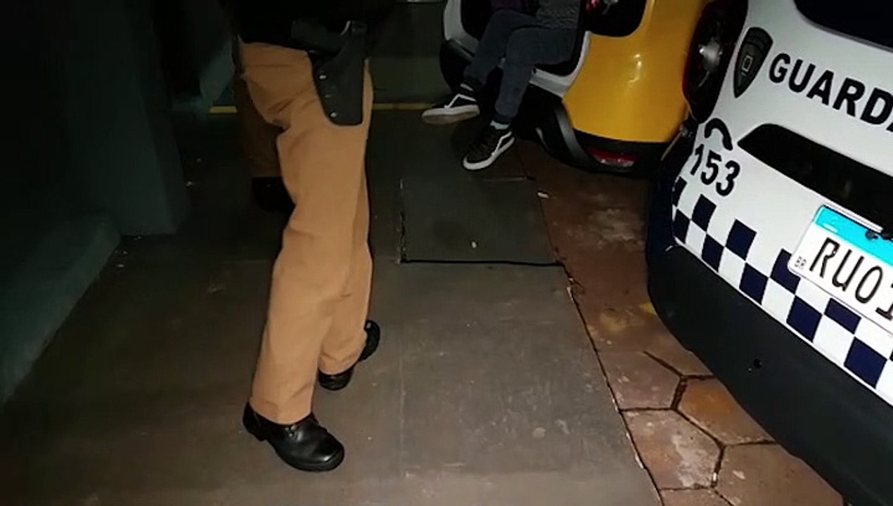 Mulher é detida após supostamente ter utilizado substâncias químicas em banheiro de bar no Santo Onofre