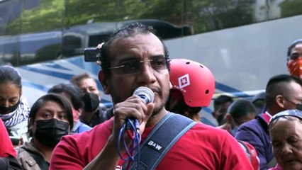 11 policías heridos en protesta por desaparición de 43 estudiantes en México