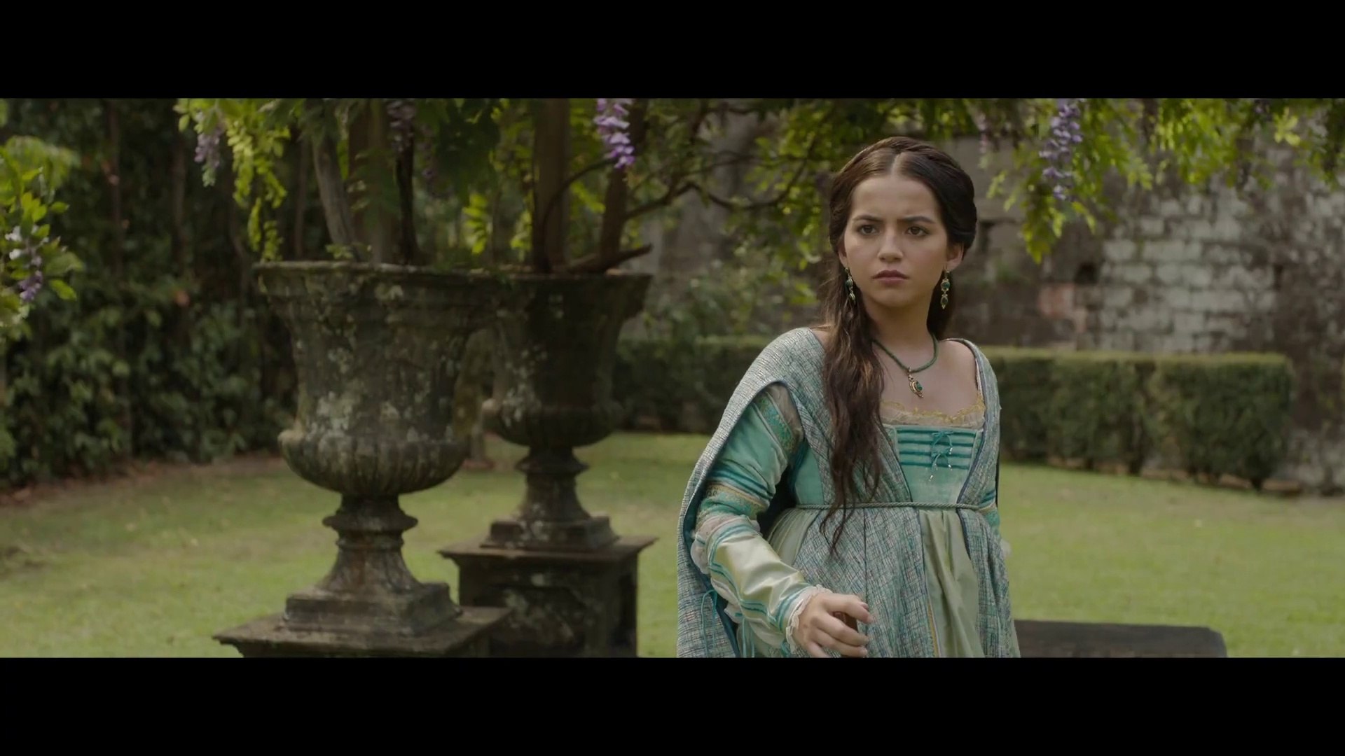 Here's your first look at Isabela Merced and Kyle Allen as Romeo and  Juliet, respectively, in the upcoming movie…