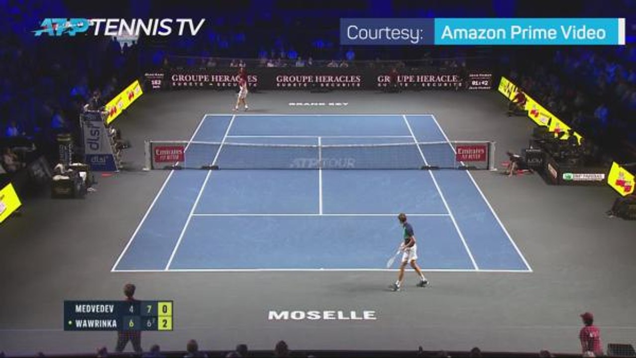 Medvedev mocks Moselle fans after being booed against Wawrinka