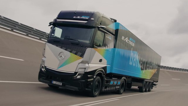 Mercedes-Benz eActros LongHaul Driving Video