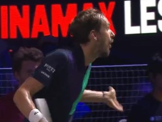 Lors de son match contre Stan Wawrinka, Daniil Medvedev craque et s’embrouille avec le public français de l’Open de Moselle