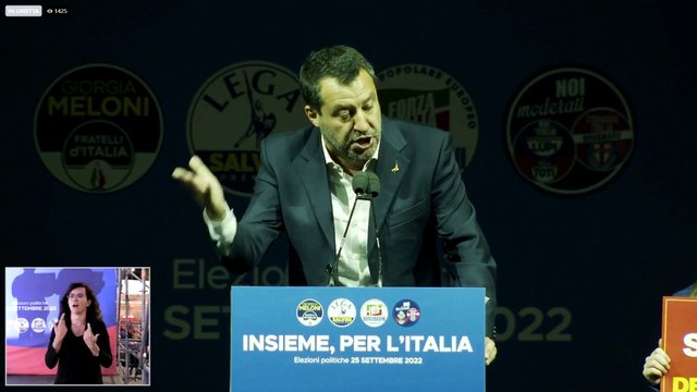 Salvini a piazza del Popolo: Ho bloccato gli sbarchi di migranti e non vedo l'ora di rifarlo
