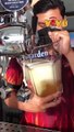 Nhà hàng bít tết Thái Lan phục vụ bia lạnh trong ly to khổng lồ