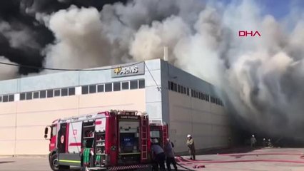 İZMİR'DE FABRİKA YANGINI