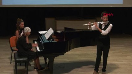 TAZELENME ÜNİVERSİTESİNDE DUYGULANDIRAN İLK MEZUNİYET