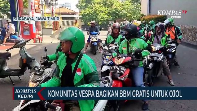 Komunitas Vespa Bagikan BBM Gratis Kepada Pengemudi Ojek Online