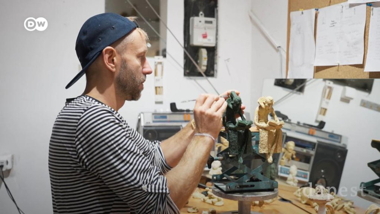 Statuen gegen den Krieg: Mihaly Kolodko und seine Guerilla-Kunst in Ungarn