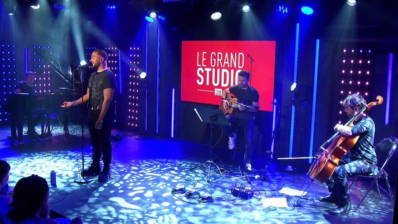Slimane interprète "Des milliers de je t'aime" dans "Le Grand Studio RTL"