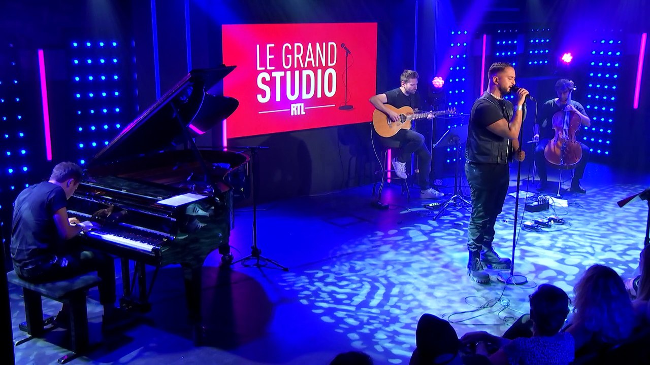 Slimane interprète "Les roses du bois de Boulogne"