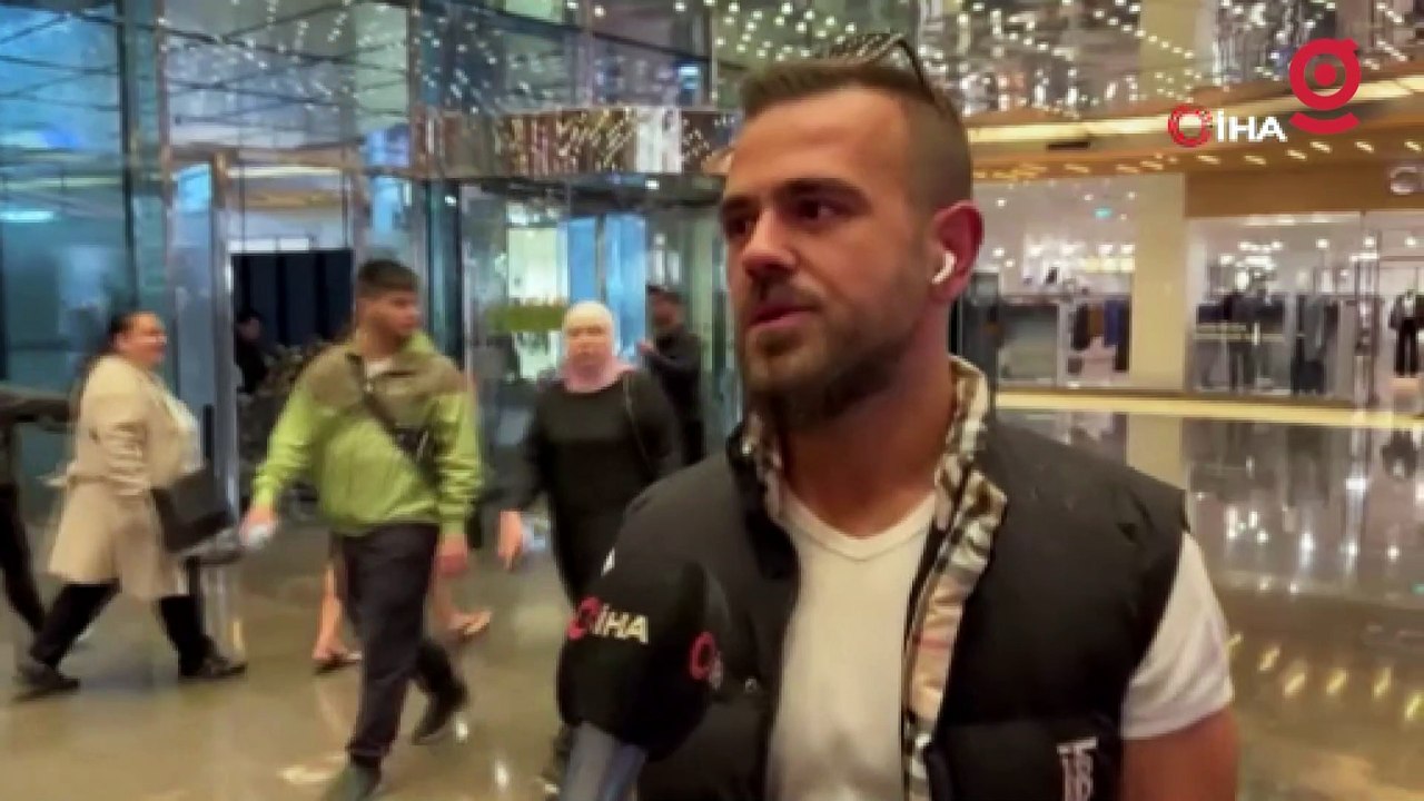 57 bin TL’lik cep telefonunu almak için kuyruğa girdiler