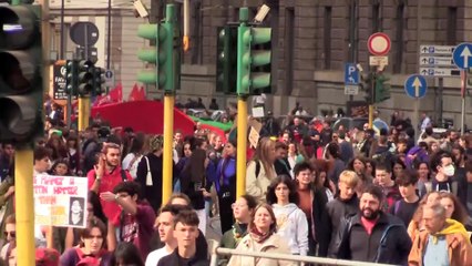 Fridays For Future, i giovani ai politici: "Basta show su TikTok, sul clima solo chiacchiere"