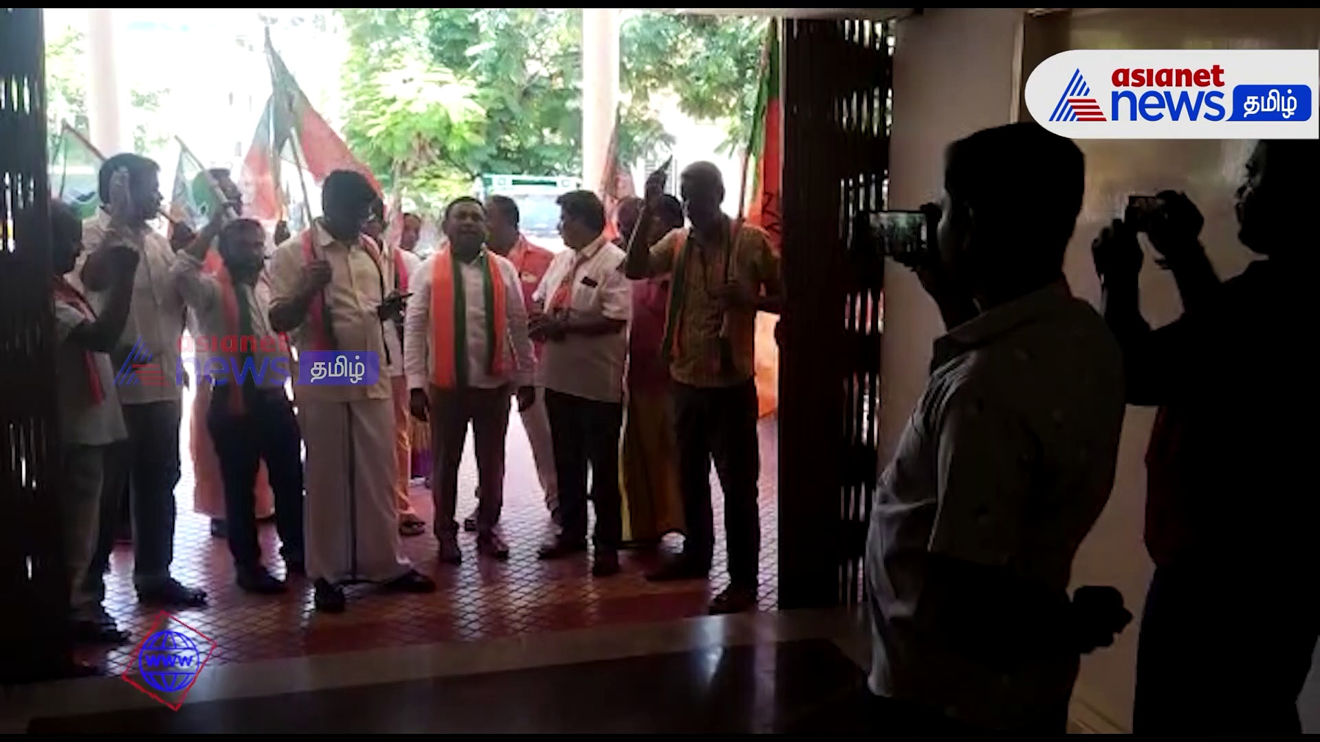 Watch : நகராட்சி கூட்டத்தில் அத்துமீறி நுழைந்து பாஜகவினர் கோஷம்! பாஜக மீது நடவடிக்கை கோரி போலீசில் புகார்!