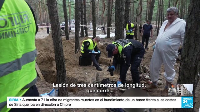 Identifican señales de tortura en cuerpos recuperados de una fosa común en Izium, Ucrania