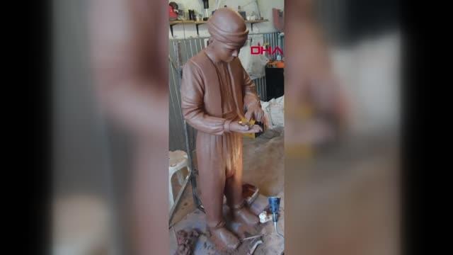 EMİNÖNÜ'NDE BRONZ SİMİTLERİ ÇALINAN HEYKELİN SANATÇILARINDAN BURNAZOĞLU TEKRAR YAPMASI 1 AYI ALIR