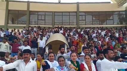 VIDEO: स्वास्थ्यकर्मी अपनी मांगों पर अड़े, नहीं समेटा आंदोलन