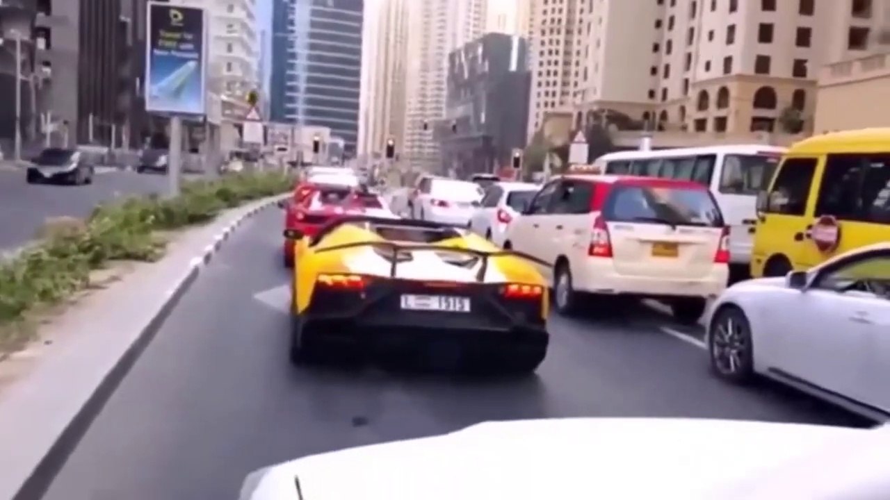 Idiots In Cars #16 Car Crashes , Road Rage, Karma and Expensive Fails !! tabrakan mobil , motor , kereta dan sepeda yang gila I Crazy car, motorbike, train and bicycle crash I पागल कार, मोटरबाइक, ट्रेन और साइकिल दुर्घटना