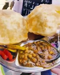 Bollywood stars who loved street food