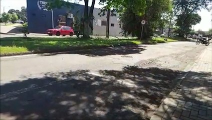 Internauta reclama de buracos na via no Bairro Cancelli