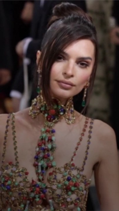 Emily Ratajkowski Accessorized a Pair of Insanely Low-Rise Pants With a Black String Thong