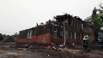 Son dakika haber | AA ekibi, İzyum'da Rus güçlerinin saldırılarında hasar gören eğitim binasını görüntüledi