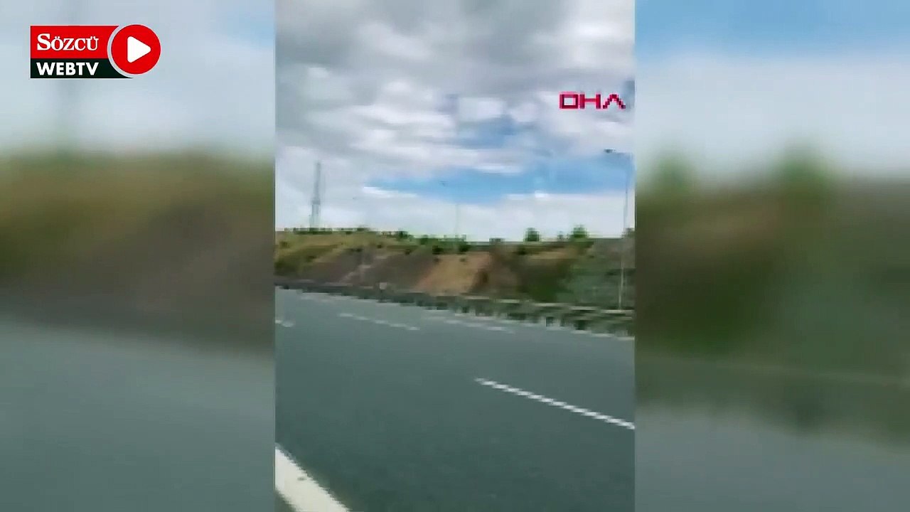 Çekmeköy'de yarı çıplak otoyolda tehlikeli koşu