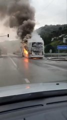 ARTVİN'DE, SEYİR HALİNDEKİ YOLCU OTOBÜSÜ ALEV ALEV YANDI