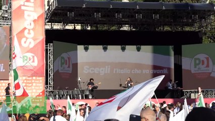 Elezioni, il Pd in piazza: "Autocritiche? Tante: leadership debole e poco coraggio"