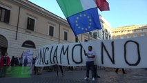 Il popolo dei 5 stelle a piazza Santissimi Apostoli 