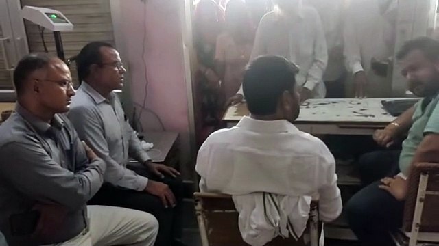 यूरिया व डीएपी खाद के लिए मारामारी, किसानों की लगने लगी कतारें