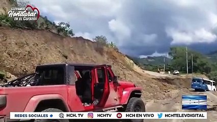 ¡Impresionante! Falla del Metal parte la carretera y "se traga" bus en Cucuyagua, Copán (VIDEO)