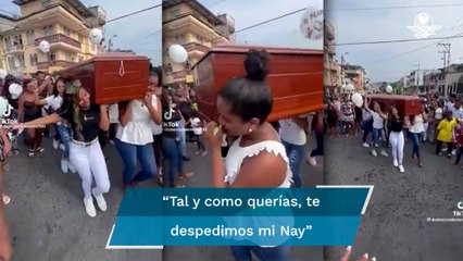 “Hágale papito, dele sin parar”, despiden amigas a chica biker perreando con su ataúd