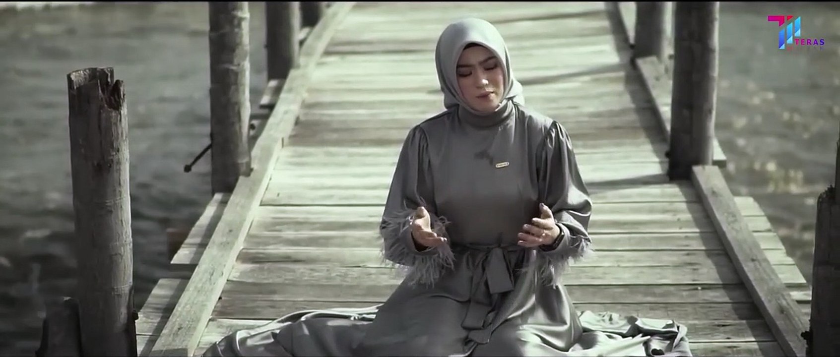 Thomas Arya feat Elsa Pitaloka - Dermaga Biru (Official Music Video)