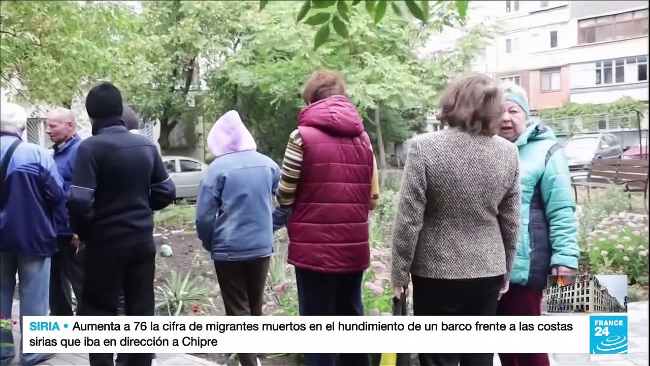 Puerta a puerta, voluntarios van con las urnas...
