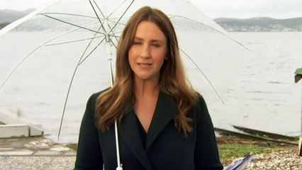 Tasmanian whale rescue turns to disposal operation as researchers hope for clues to stranding tragedy