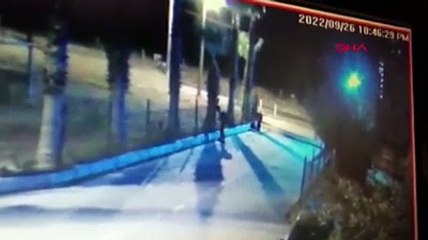 Mersin’de polisevine saldırı anı güvenlik kamerasında