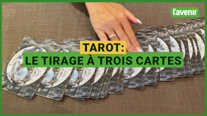 Tarot: le tirage à trois cartes avec Esméralda Bernard