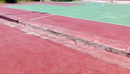 कही भर रहा पानी, तो कहीं से रेलिंग ही गायब