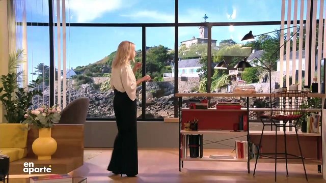 Et soudain, sur le plateau de En Aparté sur Canal+, l'actrice Léa Drucker submergée par l'émotion, laisse couler ses larmes : Voici pourquoi...