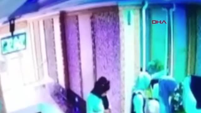 ESENYURT'TA GİRDİKLERİ SİTEDE EVDEN 500 BİN LİRALIK ZİYNET EŞYASI ÇALDILAR