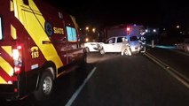 Colisão frontal entre dois carros deixa duas pessoas feridas na BR-277, em Cascavel