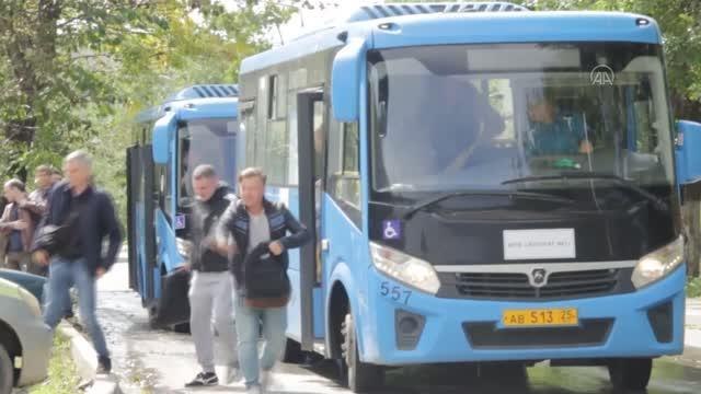 Rusya'da kısmi seferberlik ilanının ardından vatandaşlar askeri kayıt bürolarına gidiyor