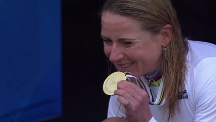 Championnats du Monde 2022 - Route - Annemiek van Vleuten : "I was just a domestique today, with a broken elbow, and now I'm World Champion !"